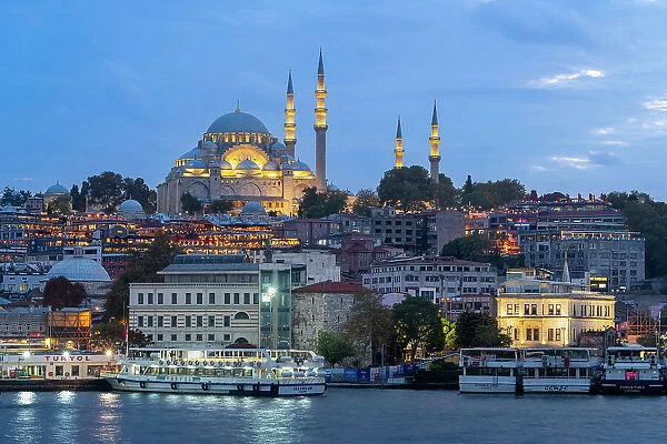 Suleymaniye Mosque and boats on Golden Horn at twilight, UNESCO, Fatih District, Istanbul Province, Turkey