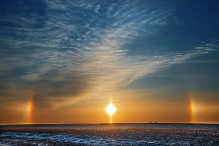 Framed Print : Sundogs on the Canadian prairie, Winnipeg, Manitoba, Canada Framed Print : Sundogs on the Canadian prairie, Winnipeg, Manitoba, Canada