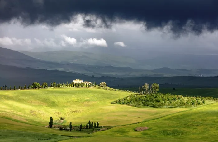 Framed Print : Sunlit farmhouse and green fields beneath a dark, stormy sky, Val d'Orcia, near Pienza, Tuscany, Italy Framed Print : Sunlit farmhouse and green fields beneath a dark, stormy sky, Val d'Orcia, near Pienza, Tuscany, Italy