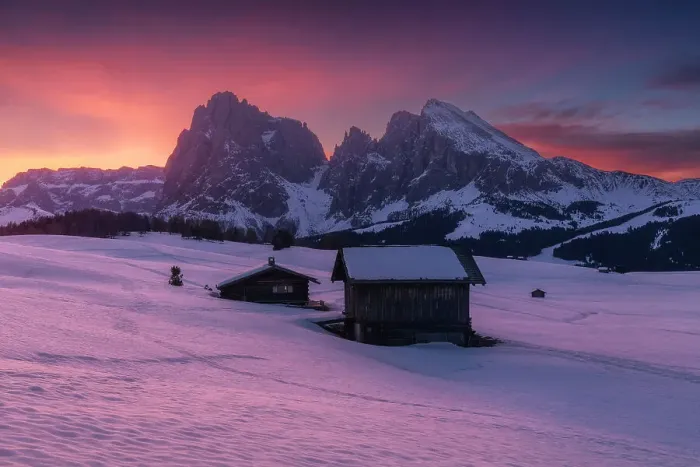 Framed Print : Sunrise at the Alpe di Siusi (Seiser Alm) on a clear winter morning. Val Gardena, Dolomites, Italy
