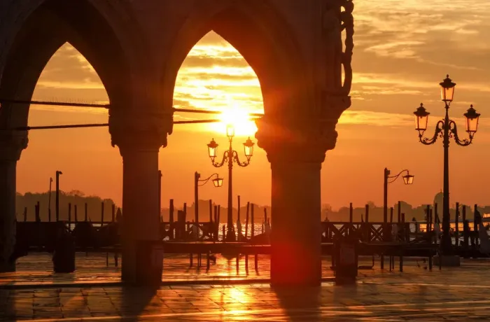 Framed Print : Sunrise through the Arches of Doges Palace in Piazzetta San Marco, Venice, Veneto Framed Print : Sunrise through the Arches of Doges Palace in Piazzetta San Marco, Venice, Veneto