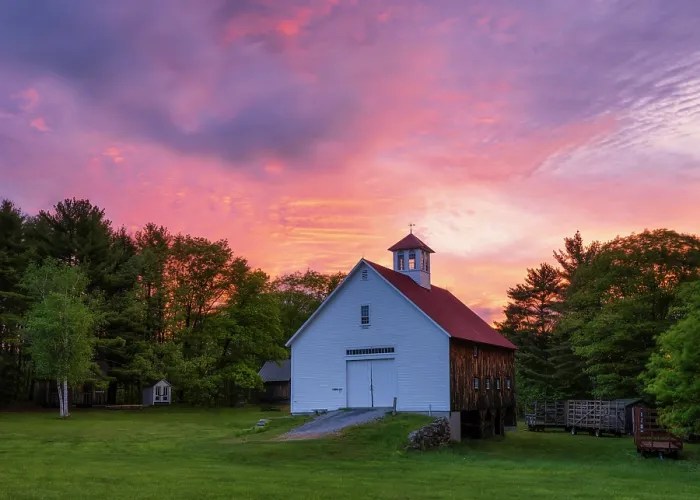 Framed Print : Sunrise over barn at Muster Field Farm, North Sutton, New Hampshire, USA Framed Print : Sunrise over barn at Muster Field Farm, North Sutton, New Hampshire, USA
