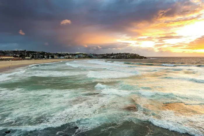 Framed Print : Sunrise at Bondi Beach, New South Wales, Australia Framed Print : Sunrise at Bondi Beach, New South Wales, Australia
