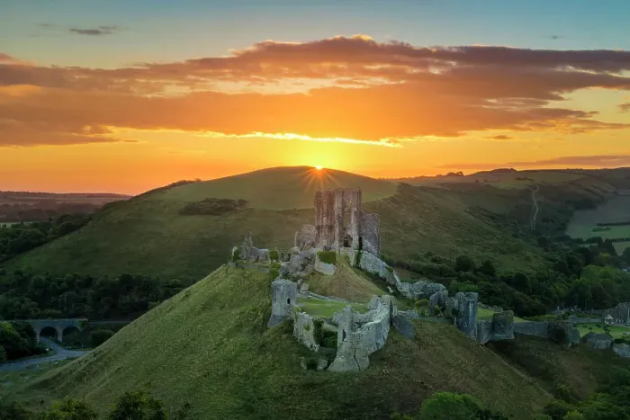 Framed Print : Sunrise over Corfe Castle, Dorset, England Framed Print : Sunrise over Corfe Castle, Dorset, England