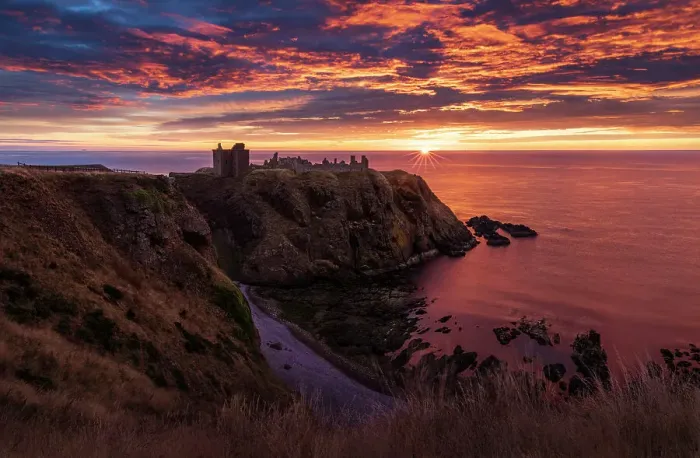Framed Print : Sunrise at Dunnottar castle, Aberdeenshire, Scotland Framed Print : Sunrise at Dunnottar castle, Aberdeenshire, Scotland