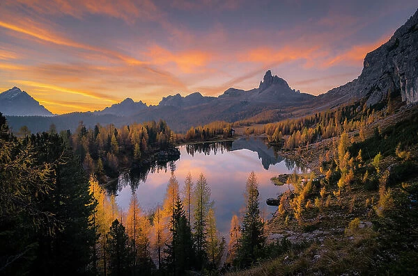 Sunrise at Federa Lake with autumnal colors; Cortina d'Ampezzo, Dolomites, Belluno province, Veneto, Italy