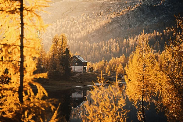 Sunrise at Federa Lake with autumnal colors; Cortina d'Ampezzo, Dolomites, Belluno province, Veneto, Italy