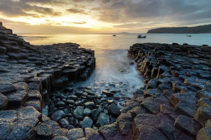 Framed Print : Sunrise, Ghenh Da Dia basalt beehive columns, Phu Yen Province, Vietnam Framed Print : Sunrise, Ghenh Da Dia basalt beehive columns, Phu Yen Province, Vietnam