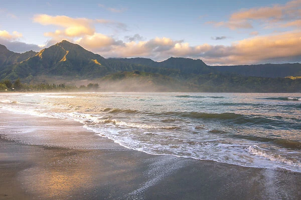 Sunrise in Hanalei beach, Kauai island, Hawaii, USA