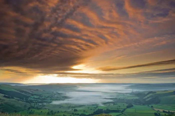 Framed Print : Sunrise over Hope Valley from Mam Tor, Peak District National Park, Derbyshire, England