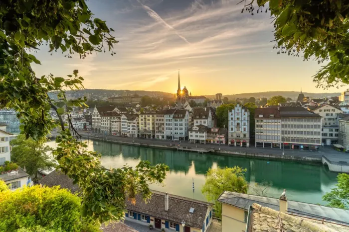 Framed Print : Sunrise over Limmat River seen from Lindenhof Hill, Zurich, Switzerland Framed Print : Sunrise over Limmat River seen from Lindenhof Hill, Zurich, Switzerland