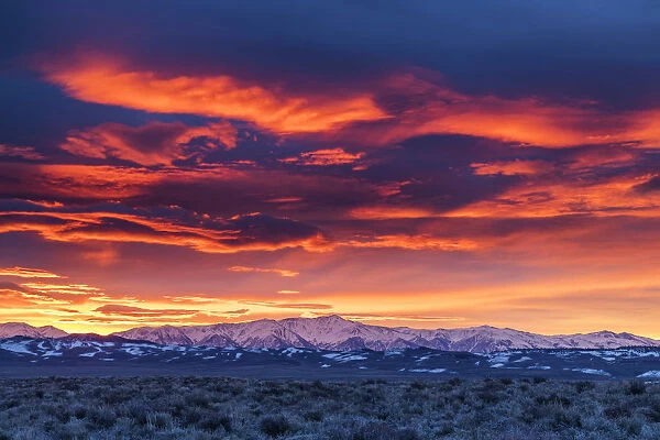 Sunrise over the Sierra Nevadas, Owens Valley, California, USA