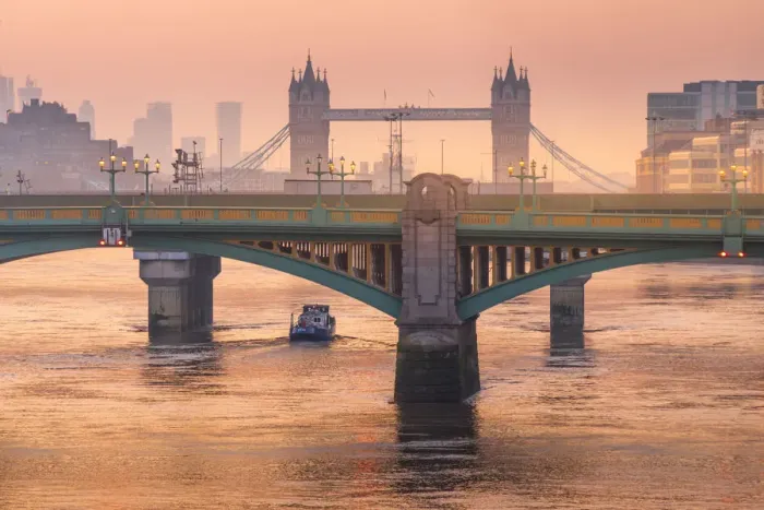 Framed Print : Sunrise over Southwark Bridge and London Bridge along River Thames, London, United Framed Print : Sunrise over Southwark Bridge and London Bridge along River Thames, London, United