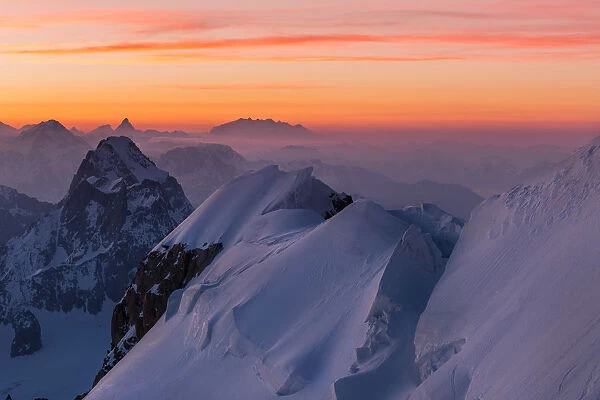 Sunrisescape from Col Maudit along the way from Les Cosmiques to Mount Blanc