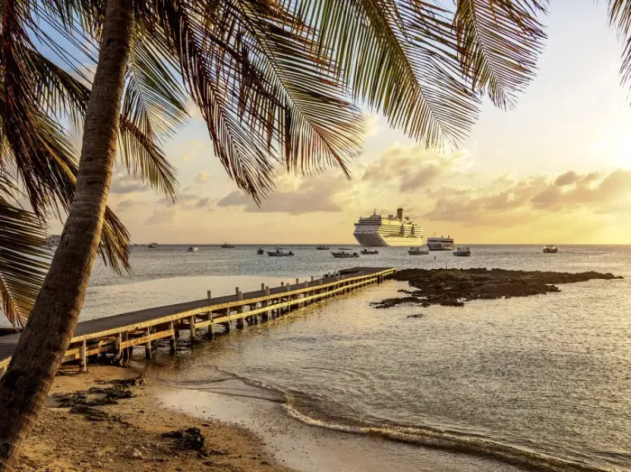 Framed Print : Sunset at the coast of George Town, Grand Cayman, Cayman Islands