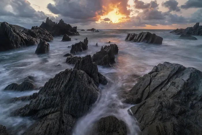 Framed Print : Sunset above the dramatic rocky coast of North Devon, England. Summer (August) 2018 Framed Print : Sunset above the dramatic rocky coast of North Devon, England. Summer (August) 2018