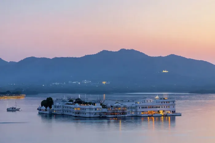 Framed Print : Sunset over the Lake Palace, Lake Pichola, Udaipur, Rajasthan, India, South Asia Framed Print : Sunset over the Lake Palace, Lake Pichola, Udaipur, Rajasthan, India, South Asia