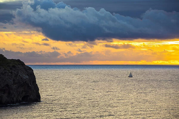 Sunset off the north coast, Serra de Tramuntana, Mallorca (Majorca), Balearic Islands