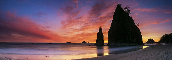 Sunset at Rialto Beach, Olympic National Park, Washington, USA