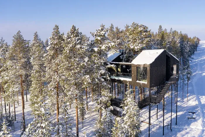 Framed Print : Suspended luxury wood suite built among treetops in the snow, Tree hotel, Harads, Lapland, Sweden Framed Print : Suspended luxury wood suite built among treetops in the snow, Tree hotel, Harads, Lapland, Sweden