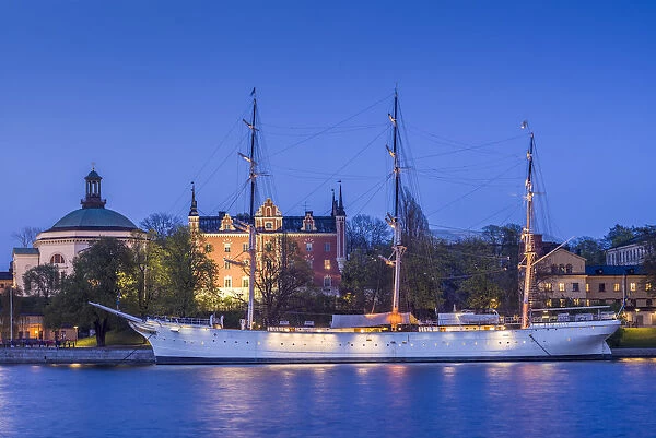 Sweden, Stockholm, Gamla Stan, Old Town, sailing ship Chapman, dusk