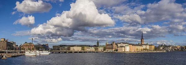 Sweden, Stockholm, Gamla Stan, Old Town, Riddarholmskyrkan church and skyline