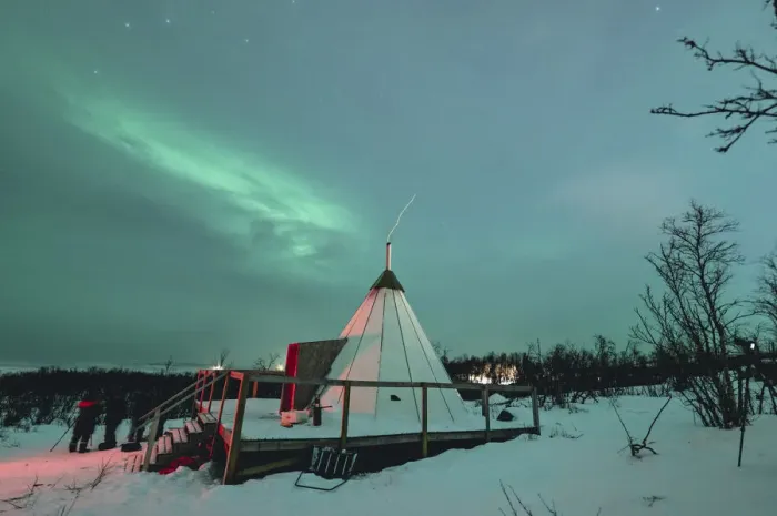 Framed Print : Swedish Lapland, Abisko National Park. Northern Lights over a typical teepee in the snow, winter. Arctic Circle Framed Print : Swedish Lapland, Abisko National Park. Northern Lights over a typical teepee in the snow, winter. Arctic Circle