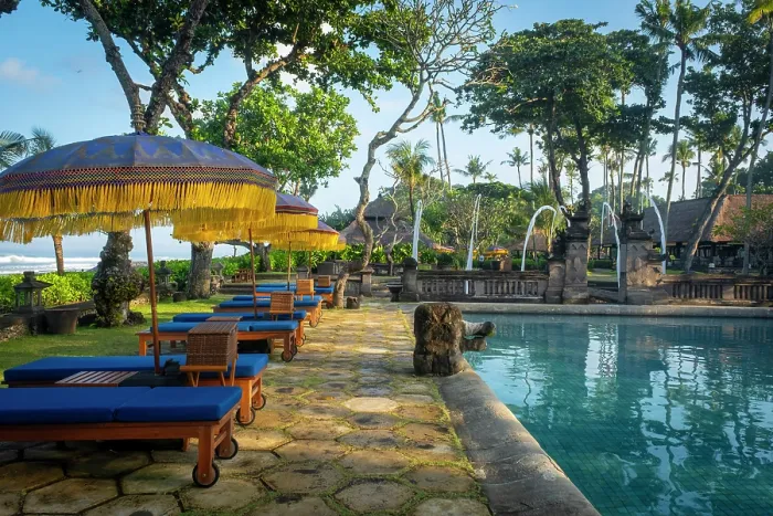 Framed Print : Swimming pool at the Oberoi Hotel, Seminyak Beach, Bali, Indonesia Framed Print : Swimming pool at the Oberoi Hotel, Seminyak Beach, Bali, Indonesia