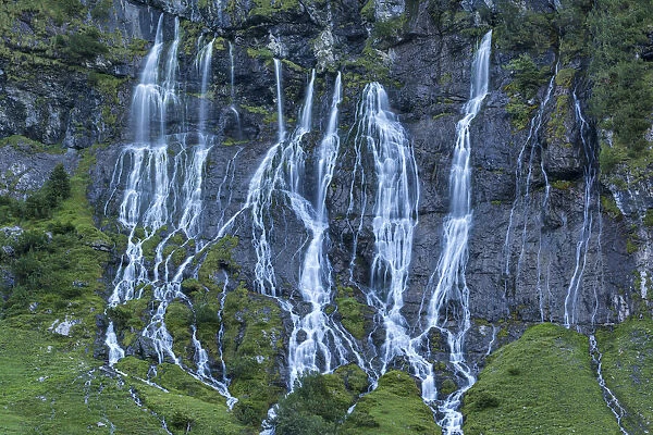 Switzerland, Berner Oberland, Jungibache waterfalls
