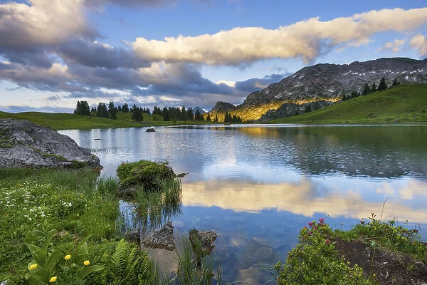 Switzerland, Berner Oberland, Lake Seeberg