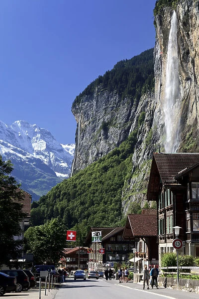 Switzerland, Bernese Oberland, Lauterbrunnen town and Valley