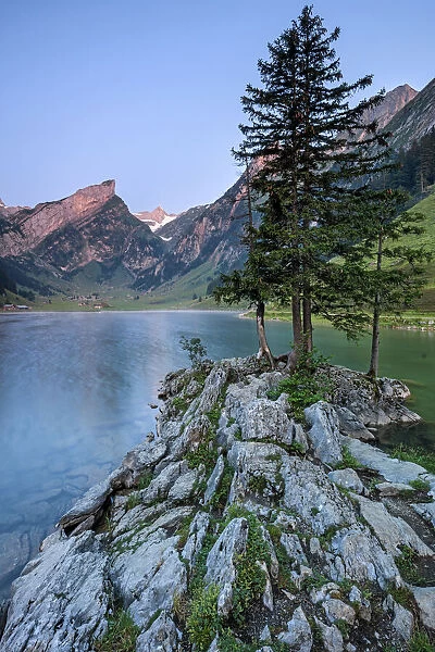 Switzerland, Canton Appenzell, Alpstein, Lake Seealpsee