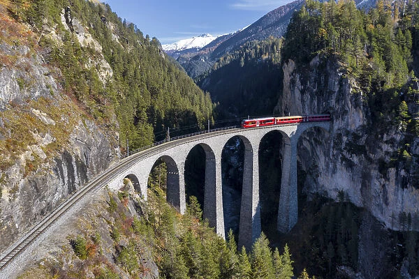 Switzerland, Canton Graubunden, Albulatal, Rhatische Bahn, Landwasser Viaduct