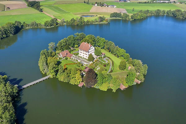 Switzerland, Canton Lucerne, Mauensee lake, Castle Island