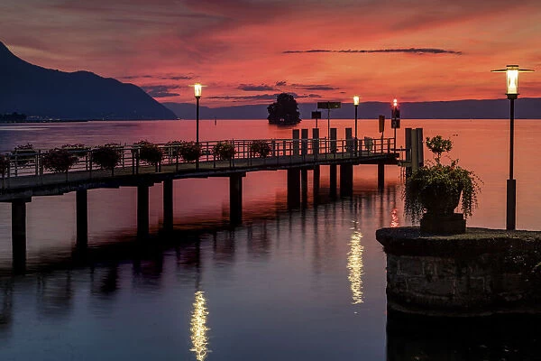 Switzerland, Canton of Vaud, Lake Geneva, Villeneuve town, sunset
