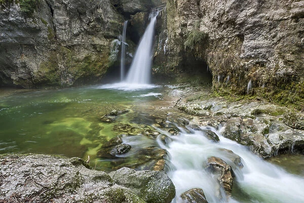 Switzerland, Canton of Vaud, Tine de Conflens waterfall