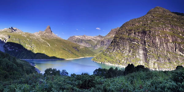 Switzerland, Graubunden, Vals, Zervreilasee Reservoir and Zervreilahorn Peak