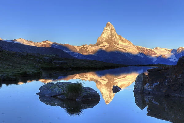 Switzerland, Valais, Zermatt, Lake Stelli and Matterhorn (Cervin) Peak