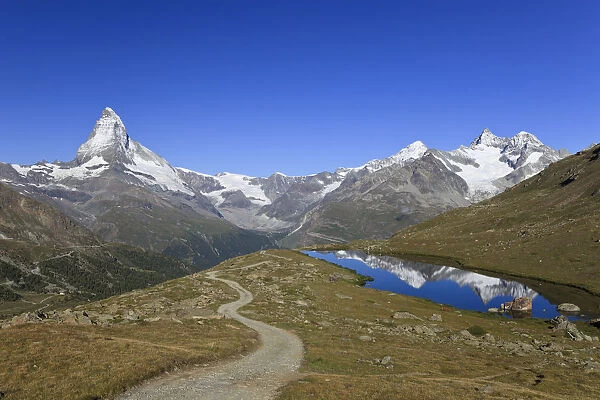 Switzerland, Valais, Zermatt, Matterhorn (Cervin) Peak and Lake Stelli