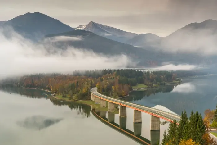 Framed Print : Sylvenstein Lake and bridge surrounded by the morning mist. Bad Tolz-Wolfratshausen district, Bavaria, Germany