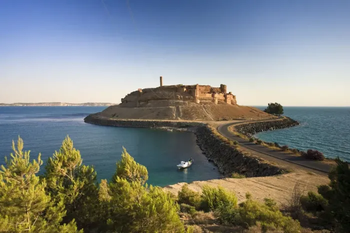 Framed Print : Syria, Euphrates river, Ath Thaura, Lake Al-Assad and Qalaat Jaabar Castle Framed Print : Syria, Euphrates river, Ath Thaura, Lake Al-Assad and Qalaat Jaabar Castle