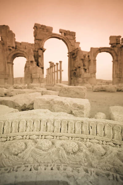 Syria, Palmyra ruins (UNESCO Site), Great Colonnade and Monumental Arch