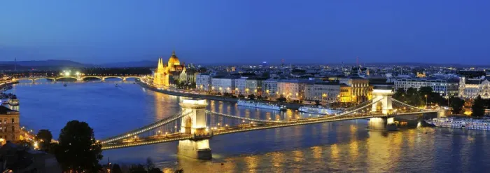 Framed Print : Szechenyi Chain Bridge and the Parliament at twilight. Budapest, Hungary Framed Print : Szechenyi Chain Bridge and the Parliament at twilight. Budapest, Hungary