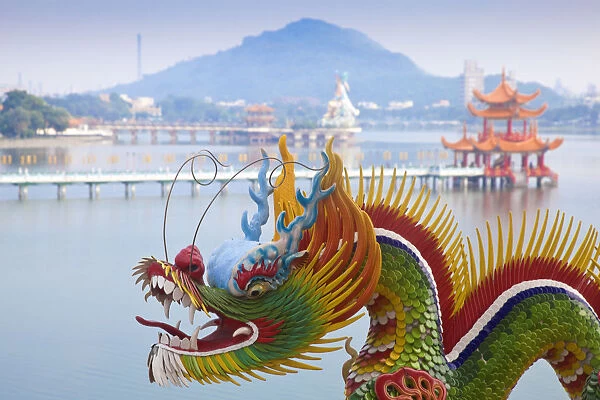 Taiwan, Kaohsiung, Lotus pond, Dragon and Tiger Tower Temple with view of bridge leading