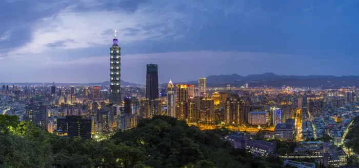 Framed Print : Taiwan, Taipei, City skyline and Taipei 101 building in the Xinyi district Framed Print : Taiwan, Taipei, City skyline and Taipei 101 building in the Xinyi district