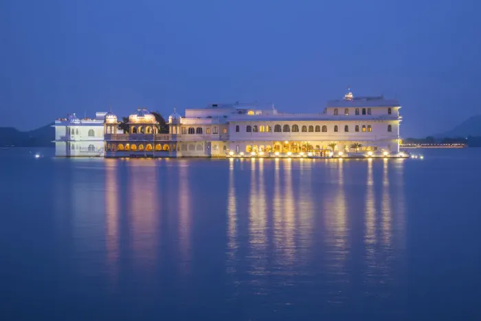 Framed Print : Taj Lake Palace, Lake Pichola, Udaipur, Rajasthan, India Framed Print : Taj Lake Palace, Lake Pichola, Udaipur, Rajasthan, India