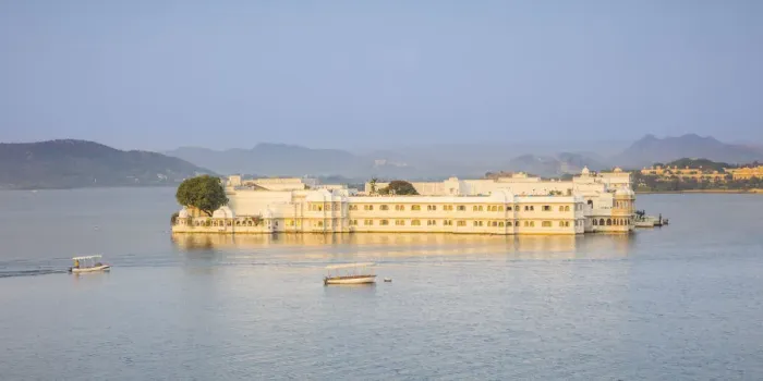 Framed Print : Taj Lake Palace, Lake Pichola, Udaipur, Rajasthan, India Framed Print : Taj Lake Palace, Lake Pichola, Udaipur, Rajasthan, India