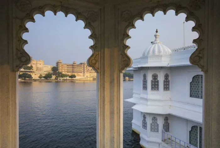Framed Print : Taj Lake Palace, Lake Pichola, Udaipur, Rajasthan, India Framed Print : Taj Lake Palace, Lake Pichola, Udaipur, Rajasthan, India