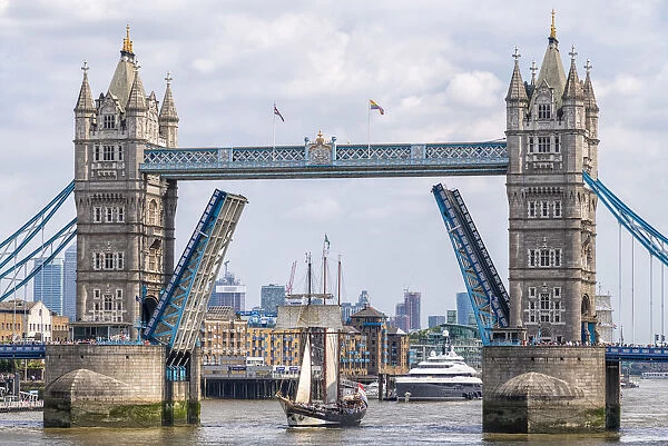 Tall Ship Oosterschelde passing through the Tower Bridge, London, England