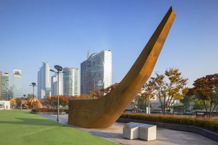 Framed Print : The Tangent (Hyundai Development Corporation HQ) and sculpture, Gangnam-gu, Seoul Framed Print : The Tangent (Hyundai Development Corporation HQ) and sculpture, Gangnam-gu, Seoul